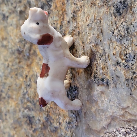 --Dog figurines - Picture 2 of 7